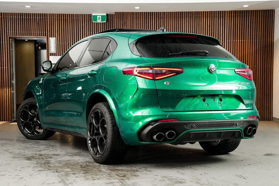2022 Alfa Romeo Stelvio Quadrifoglio Series 3 Photo 2